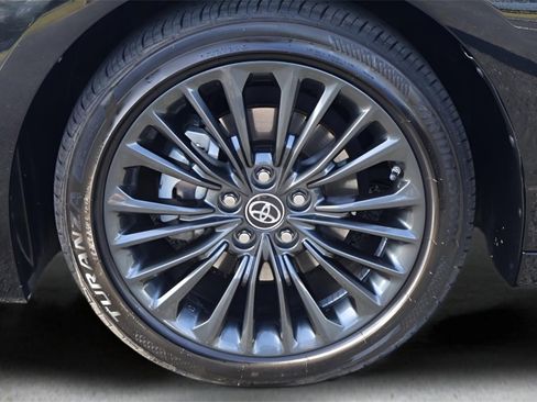 Used 2019 Toyota Avalon XSE image 26