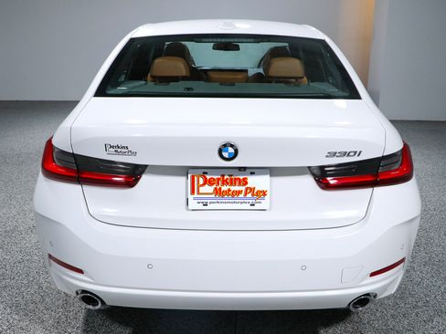 Used 2023 BMW 330i Sedan w/ Premium Package RWD image 7