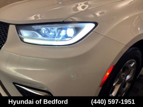Used 2023 Chrysler Pacifica Limited FWD image 10