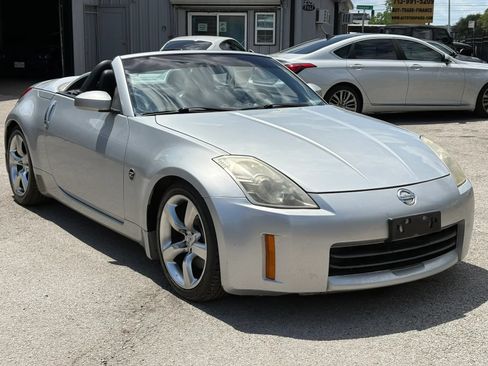 Used 2006 Nissan 350Z Touring RWD image 3