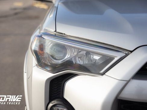 Used 2022 Toyota 4Runner SR5 Premium image 7