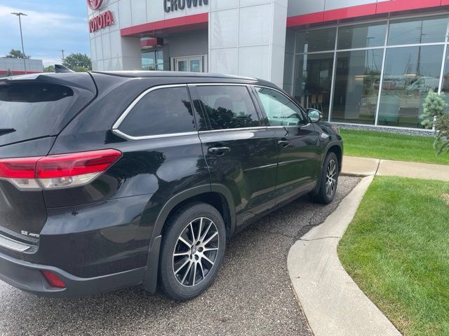 Used 2018 Toyota Highlander SE AWD/4WD image 7