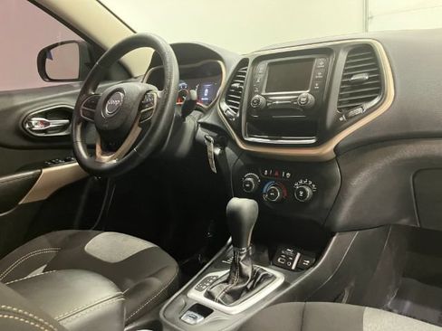 Used 2017 Jeep Cherokee Sport w/ Trailer Tow Group AWD/4WD image 19