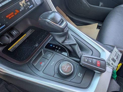 Used 2019 Toyota RAV4 Limited image 29