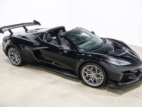 Used 2026 Chevrolet Corvette ZR1 w/ ZR1 Carbon Fiber Aero Package image 76