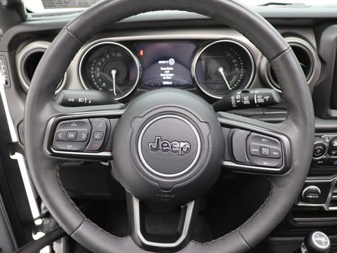 Used 2023 Jeep Wrangler Unlimited w/ Sun & Screen Package image 18