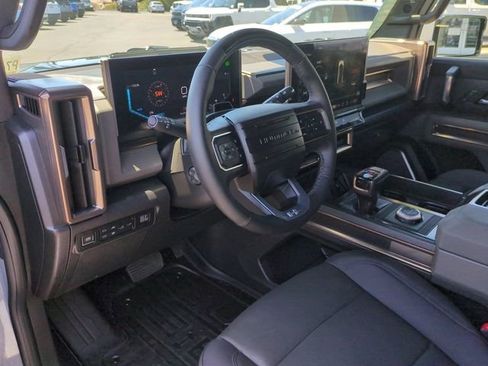 Certified 2025 GMC Hummer EV 3X w/ LPO, Dark Essentials Package AWD/4WD image 10