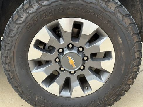 Used 2024 Chevrolet Silverado 2500 Custom w/ Custom Value Package image 10