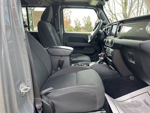 Used 2021 Jeep Wrangler Unlimited Sahara w/ Uconnect 4C Nav & Sound Group AWD/4WD image 35