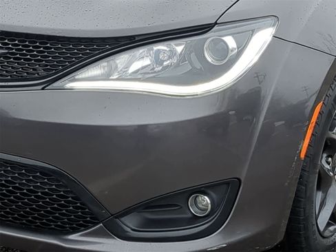 Certified 2019 Chrysler Pacifica Limited w/ S Appearance Package image 18
