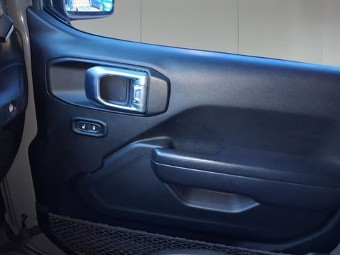 Used 2022 Jeep Wrangler Unlimited Rubicon w/ LED Lighting Group image 24