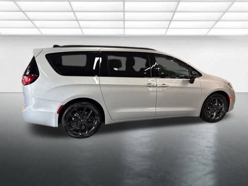 New 2026 Chrysler Pacifica Select w/ S Appearance Package image 7