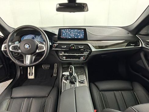 Used 2019 BMW M550i xDrive w/ Dynamic Handling Package AWD/4WD image 16