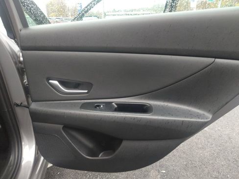 Certified 2023 Hyundai Elantra SEL w/ Convenience Package image 16