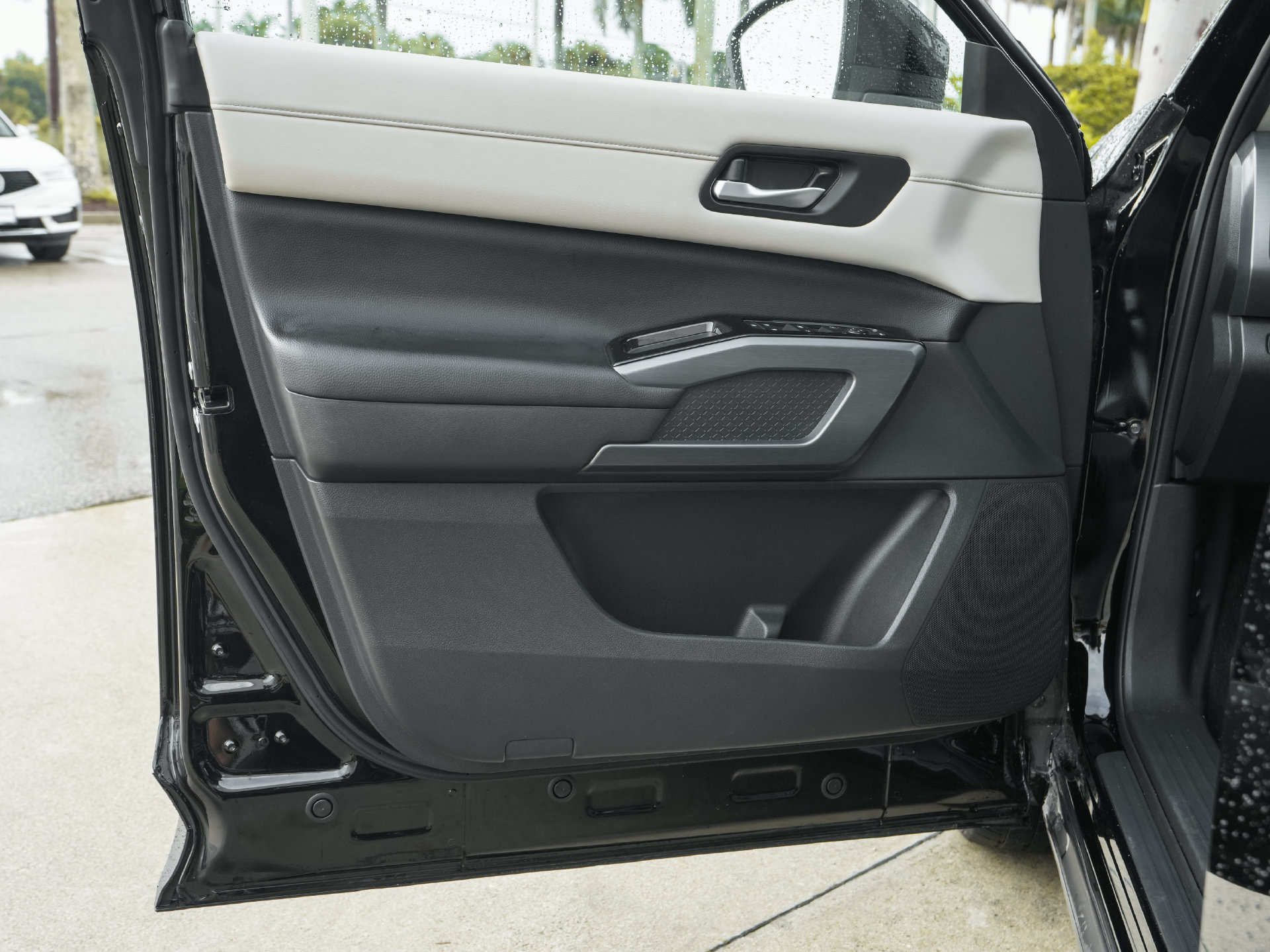 Used 2025 Nissan Pathfinder SL FWD image 42