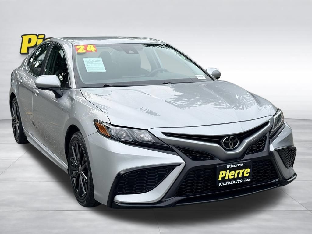 Used 2024 Toyota Camry SE w/ Cold Weather Package AWD/4WD image 2