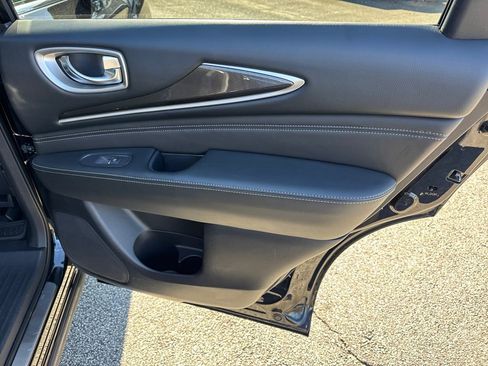 Used 2019 INFINITI QX60 Luxe w/ Essential Package image 16