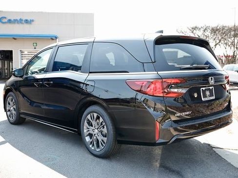 New 2026 Honda Odyssey Touring image 9
