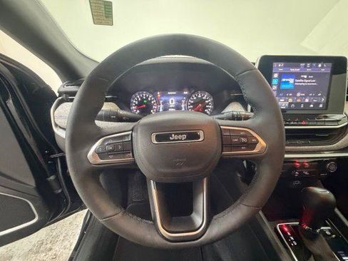 Certified 2025 Jeep Compass Latitude AWD/4WD image 17