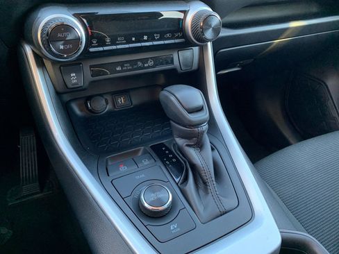 Used 2025 Toyota RAV4 LE image 40