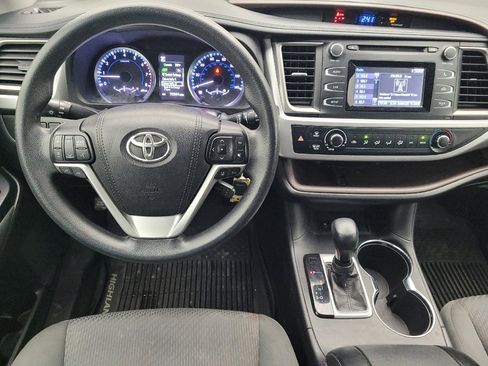 Used 2018 Toyota Highlander LE image 22