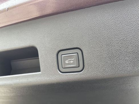Used 2025 Chevrolet Traverse High Country w/ LPO, Floor Liner Package AWD/4WD image 49