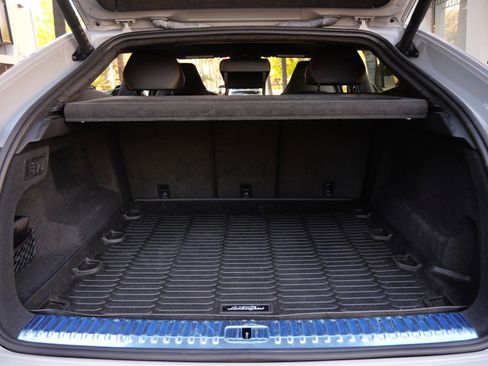 Used 2022 Lamborghini Urus AWD/4WD image 19