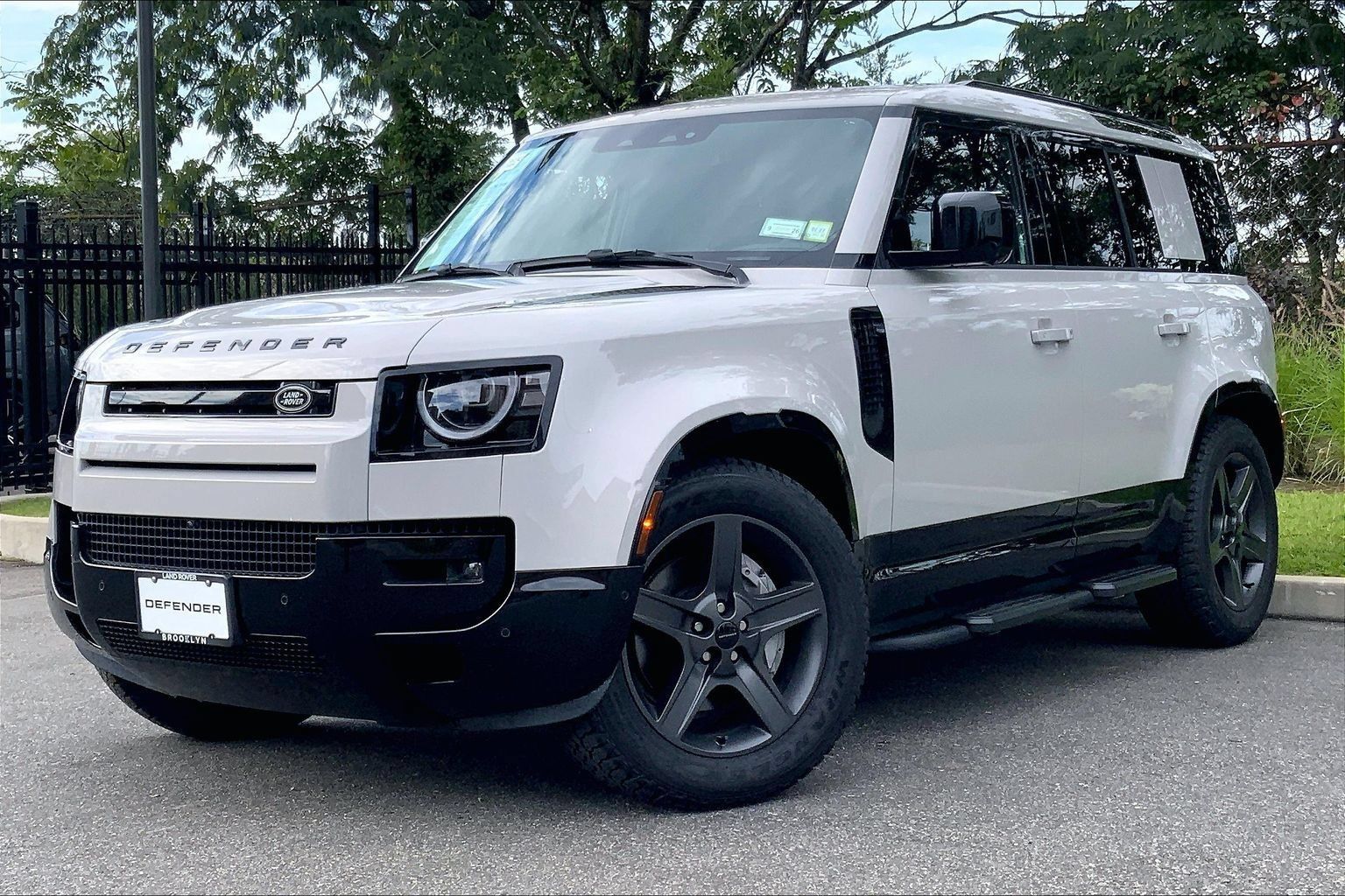 Certified 2026 Land Rover Defender 110 X-Dynamic SE AWD/4WD image 1