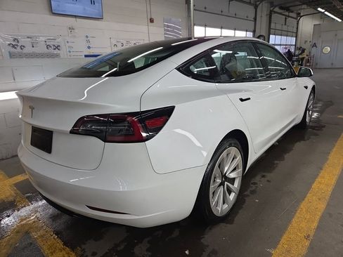 Used 2023 Tesla Model 3 Standard Range image 4
