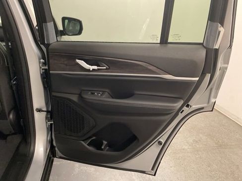 New 2025 Jeep Grand Cherokee Limited image 28