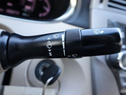 Used 2011 Toyota Avalon Limited image 32