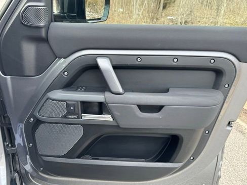 Used 2023 Land Rover Defender 110 X-Dynamic SE image 18