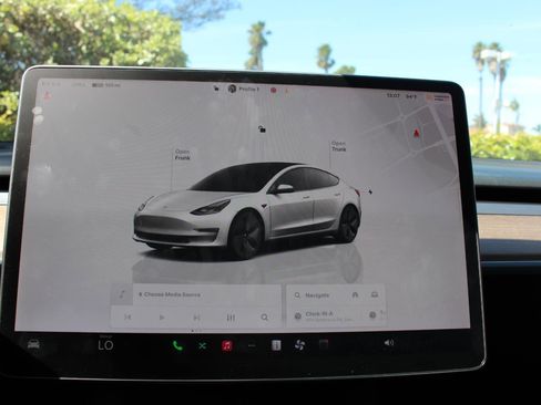Used 2023 Tesla Model 3 Standard Range image 19