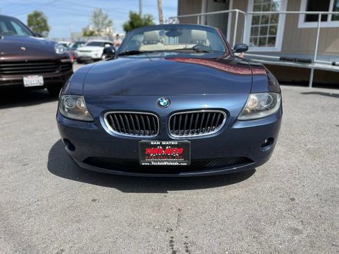 Used 2005 BMW Z4 2.5i image 4