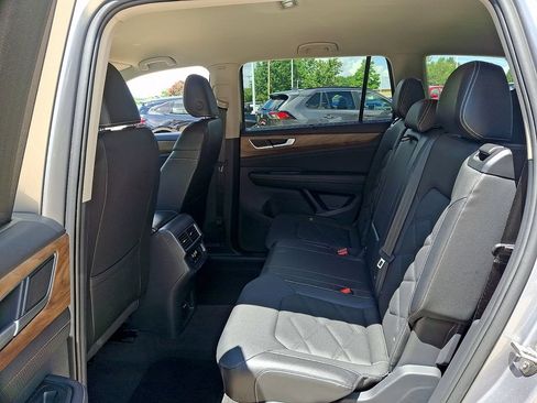 Used 2025 Volkswagen Atlas SE FWD image 10