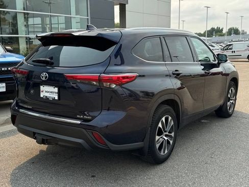 Used 2020 Toyota Highlander XLE AWD/4WD image 44