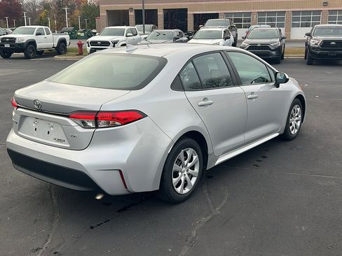 Used 2023 Toyota Corolla LE image 3
