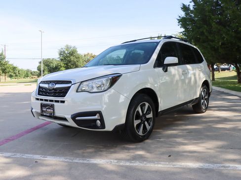 Used 2018 Subaru Forester 2.5i Limited AWD/4WD image 3