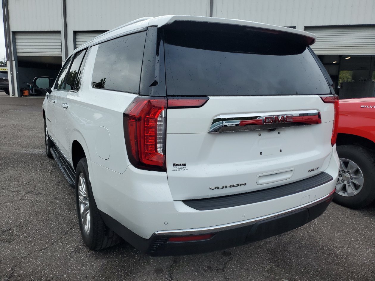 Used 2022 GMC Yukon XL SLT w/ SLT Premium Package AWD/4WD image 3