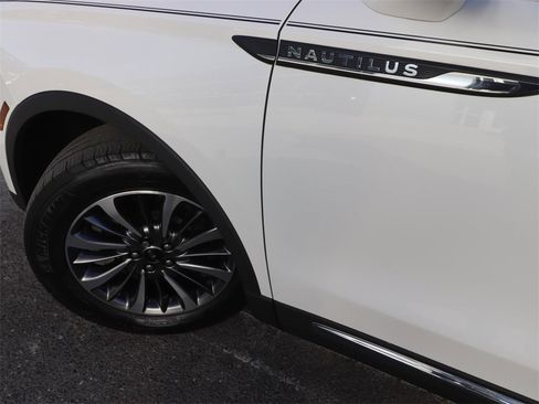 Used 2021 Lincoln Nautilus FWD w/ Equipment Group 101A image 3