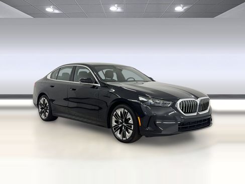 Used 2026 BMW 530i RWD image 7