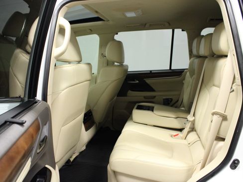 Used 2019 Lexus LX 570 4WD w/ Luxury Package image 13
