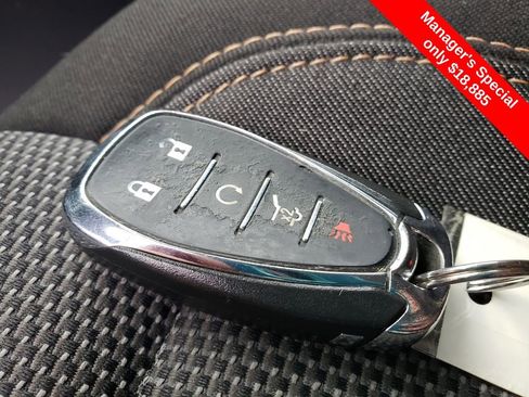 Used 2020 Chevrolet Traverse LT image 25