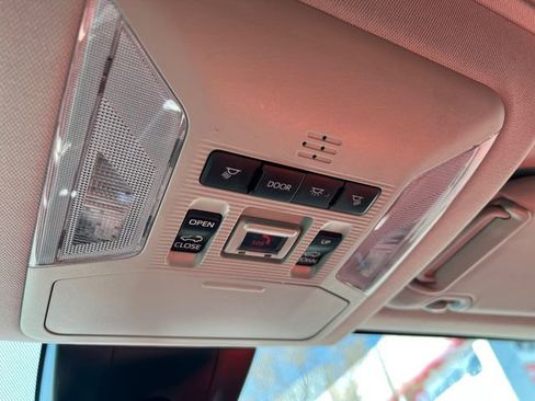 Used 2022 Toyota RAV4 XLE Premium image 23