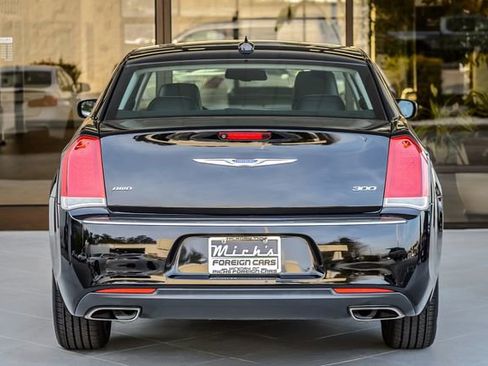 Used 2020 Chrysler 300 Limited image 8