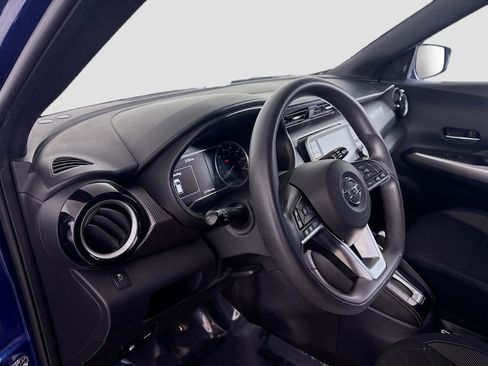 Used 2018 Nissan Kicks SV image 23