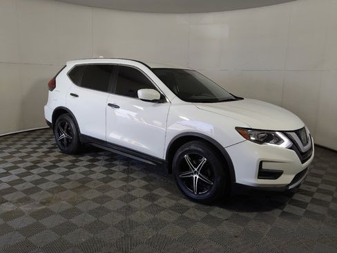 Used 2017 Nissan Rogue S FWD image 11
