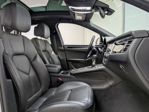 Used 2020 Porsche Macan image 24