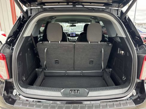 Used 2021 Ford Explorer XLT image 8