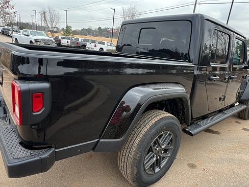 New 2026 Jeep Gladiator Sport AWD/4WD image 8